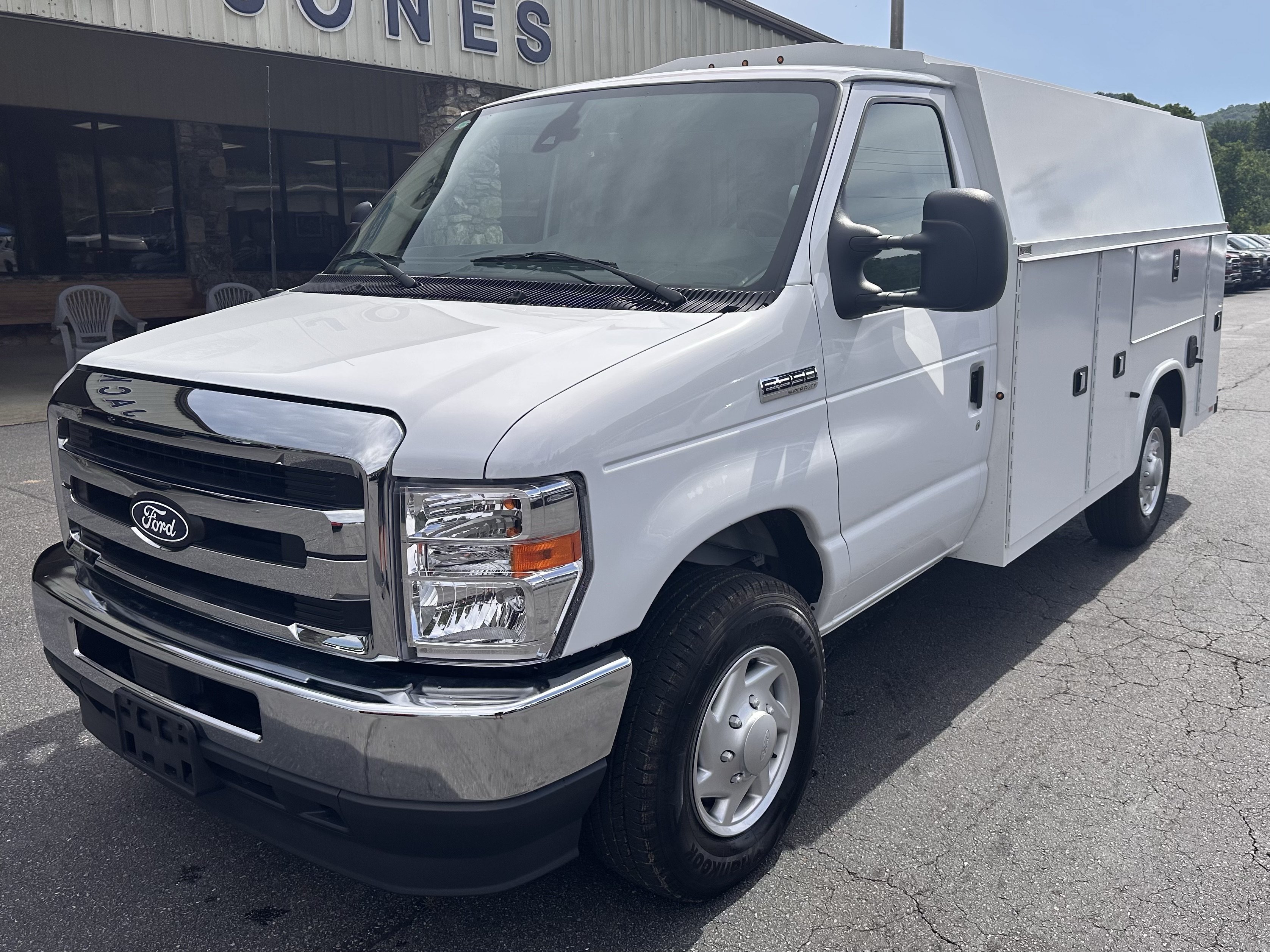 Certified 2026 Ford E-350 and Econoline 350 Super Duty w/ Power Equipment Group RWD image 2