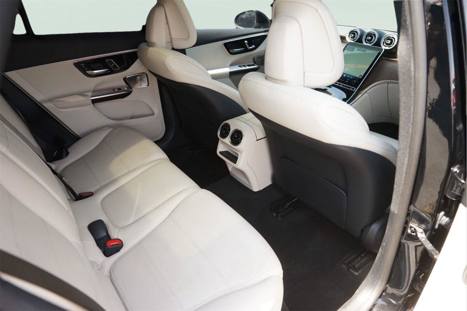Used 2025 Mercedes-Benz GLC 350e 4MATIC image 15