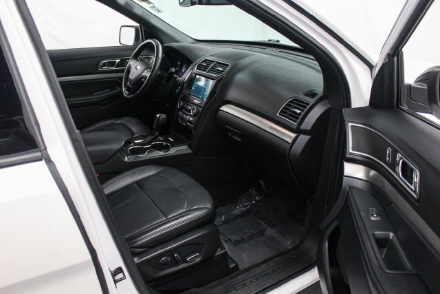 Certified 2018 Ford Explorer XLT w/ Equipment Group 202A FWD image 16