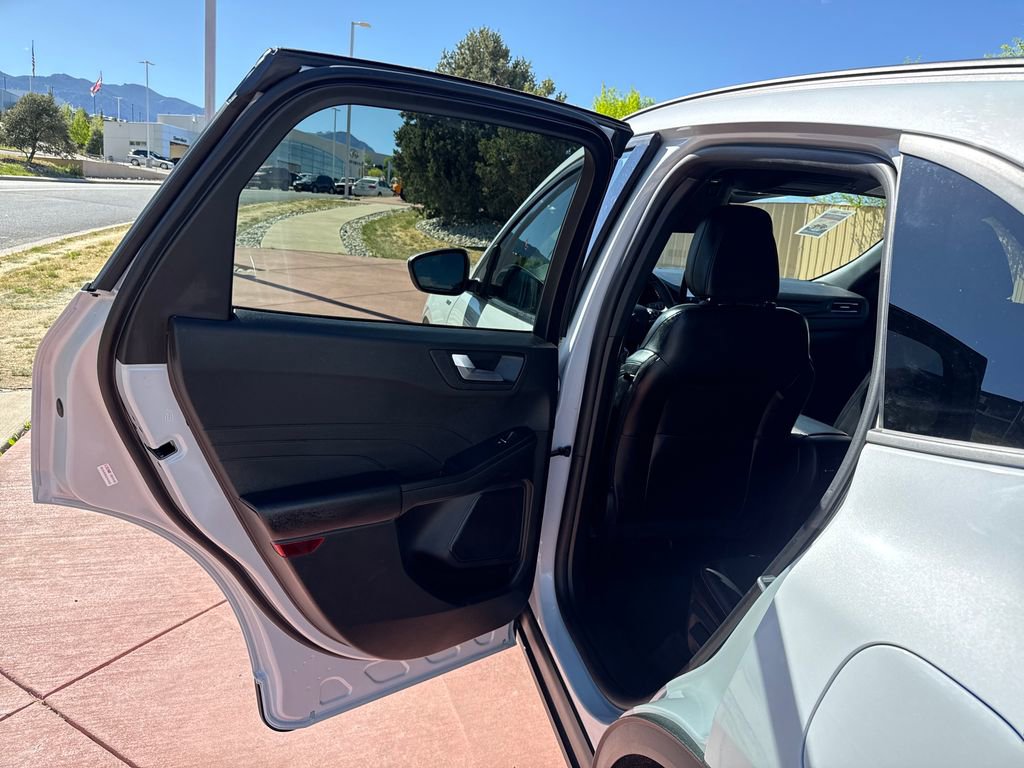 Certified 2025 Ford Escape ST-Line Select AWD/4WD image 17