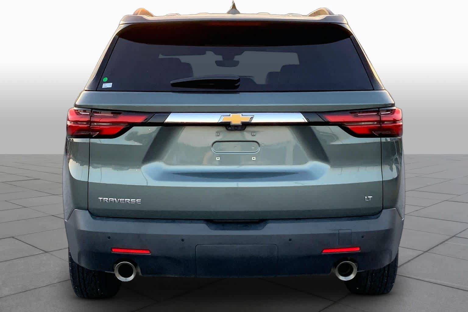 Used 2023 Chevrolet Traverse LT w/ LT Premium Package FWD image 5