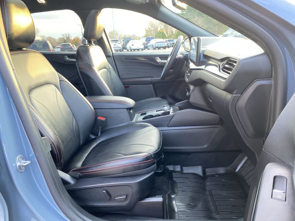 Certified 2025 Ford Escape ST-Line Elite w/ Premium Technology Package image 42