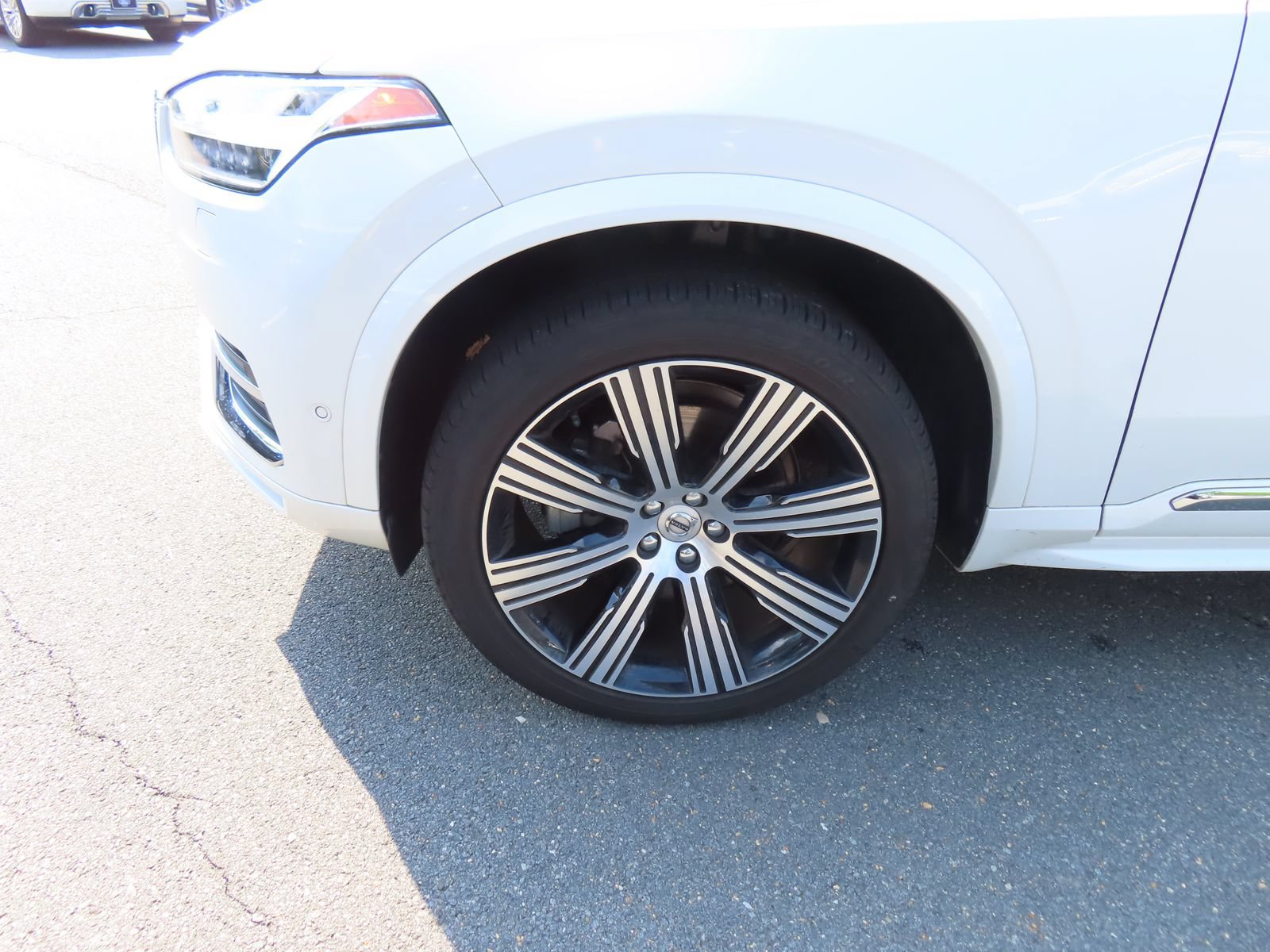 Used 2023 Volvo XC90 B6 Ultimate w/ Lounge Package AWD/4WD image 11
