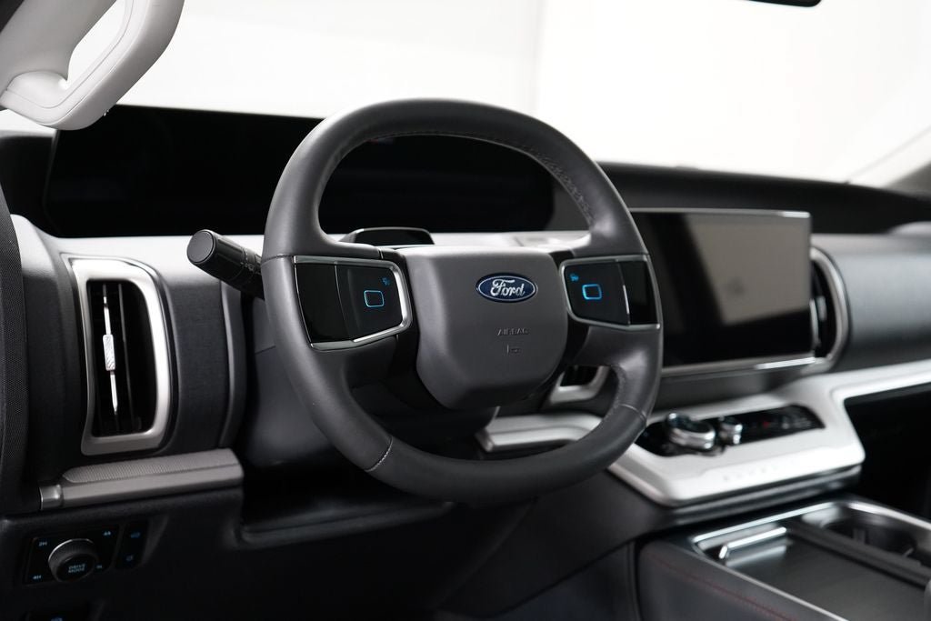 Certified 2025 Ford Expedition Active AWD/4WD image 13