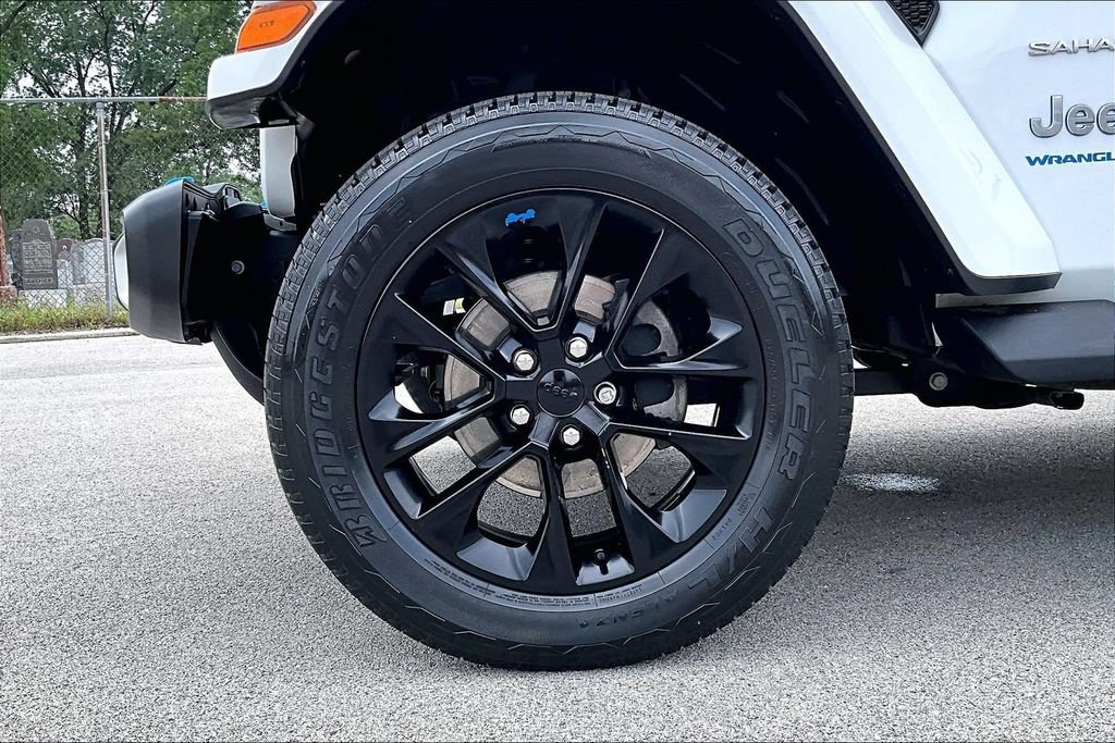 Used 2023 Jeep Wrangler Unlimited Sahara AWD/4WD image 9
