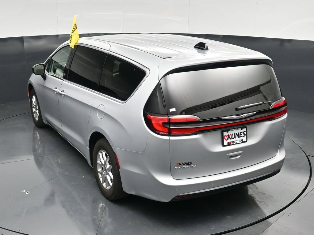 Used 2024 Chrysler Pacifica Touring-L FWD image 54