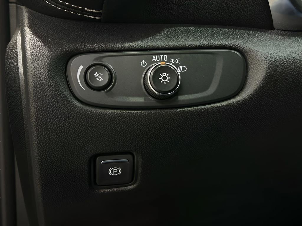 Used 2023 Chevrolet Blazer LT image 25