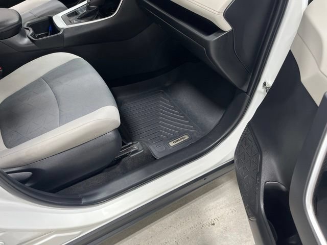 Used 2022 Toyota RAV4 XLE AWD/4WD image 33