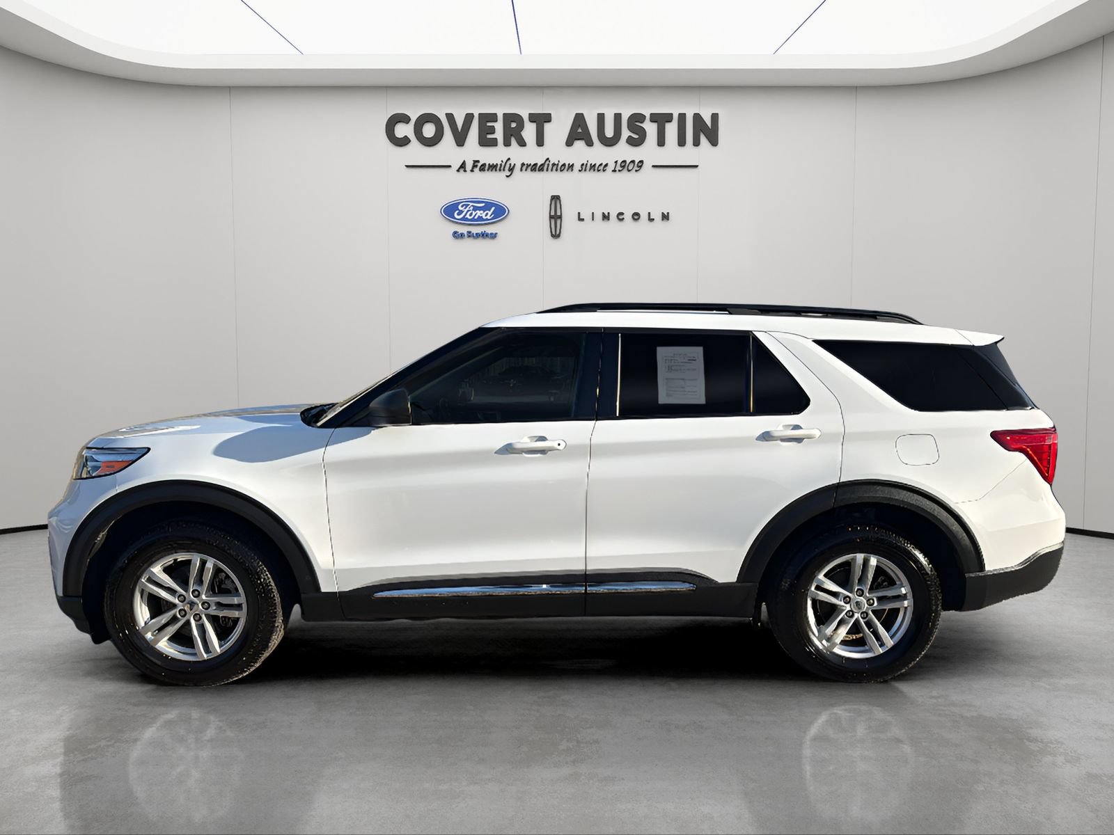 Certified 2023 Ford Explorer XLT w/ Equipment Group 202A AWD/4WD image 2