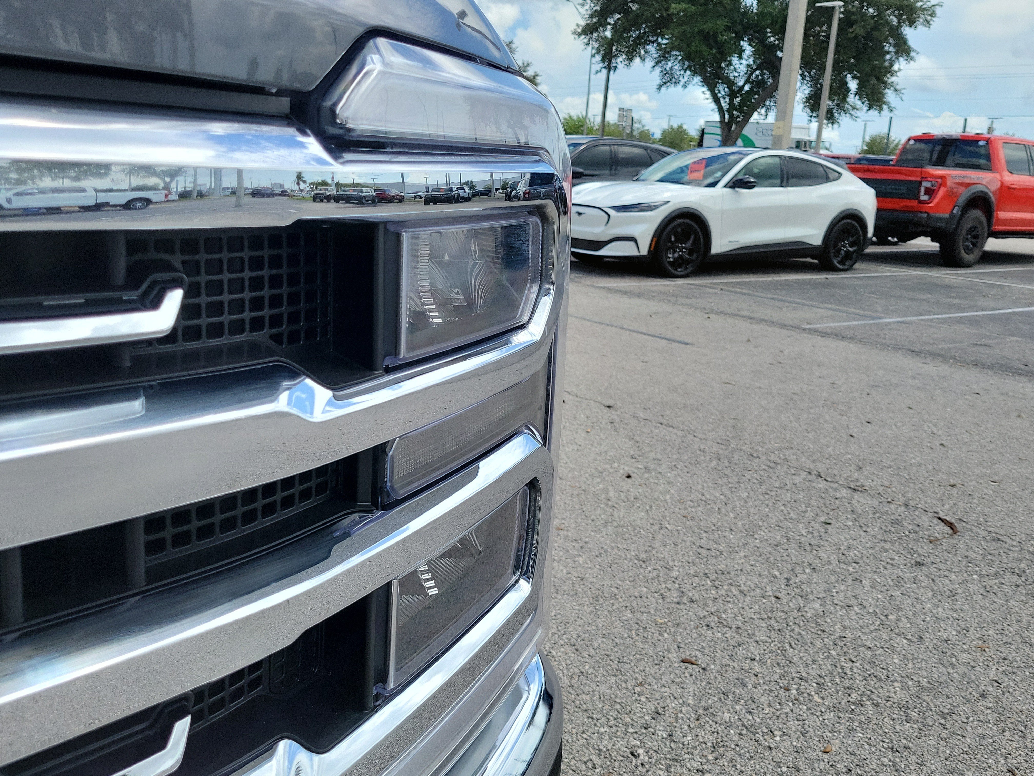 Certified 2025 Ford F250 Lariat w/ Lariat Ultimate Package AWD/4WD image 3