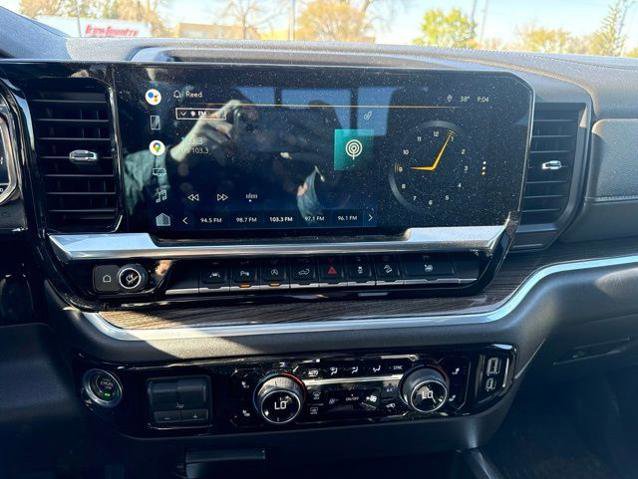 Used 2022 Chevrolet Silverado 1500 LT Trail Boss w/ LT Trail Boss Premium Package AWD/4WD image 17