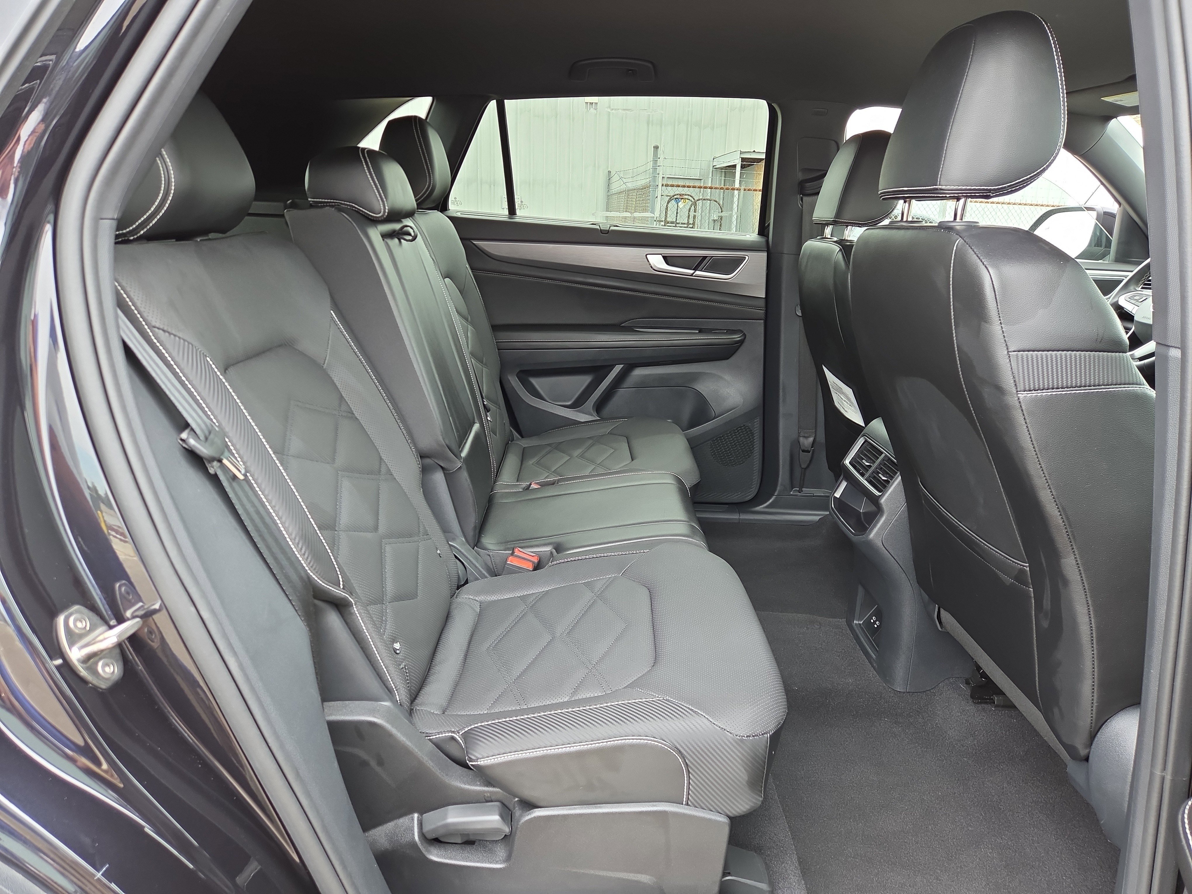 Used 2024 Volkswagen Atlas Cross Sport SE FWD image 15