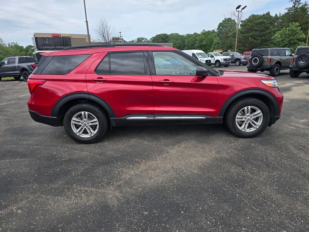 Certified 2023 Ford Explorer XLT w/ Equipment Group 202A AWD/4WD image 6