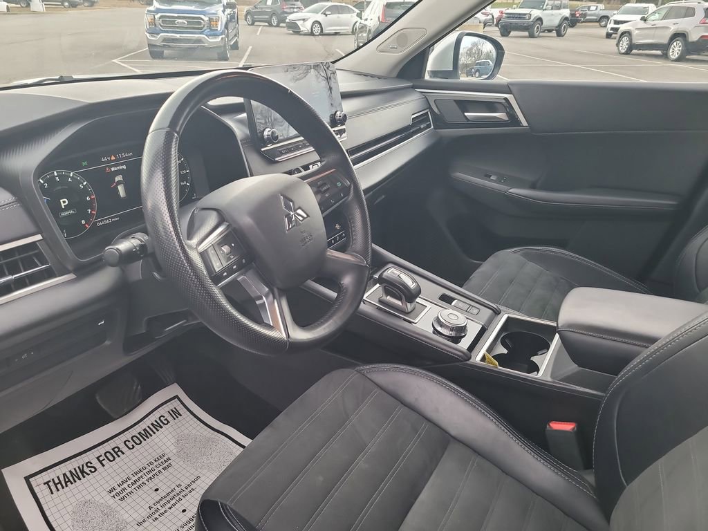 Used 2024 Mitsubishi Outlander SE image 10