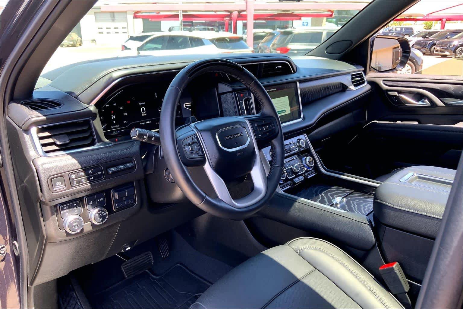 Used 2024 GMC Yukon XL Denali w/ Denali Reserve Package AWD/4WD image 18