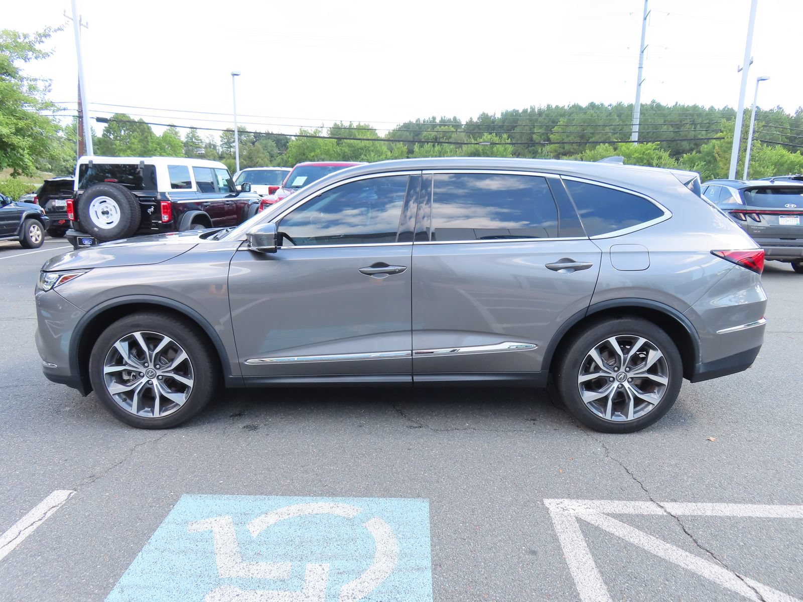 Used 2022 Acura MDX SH-AWD w/ Technology Package image 8