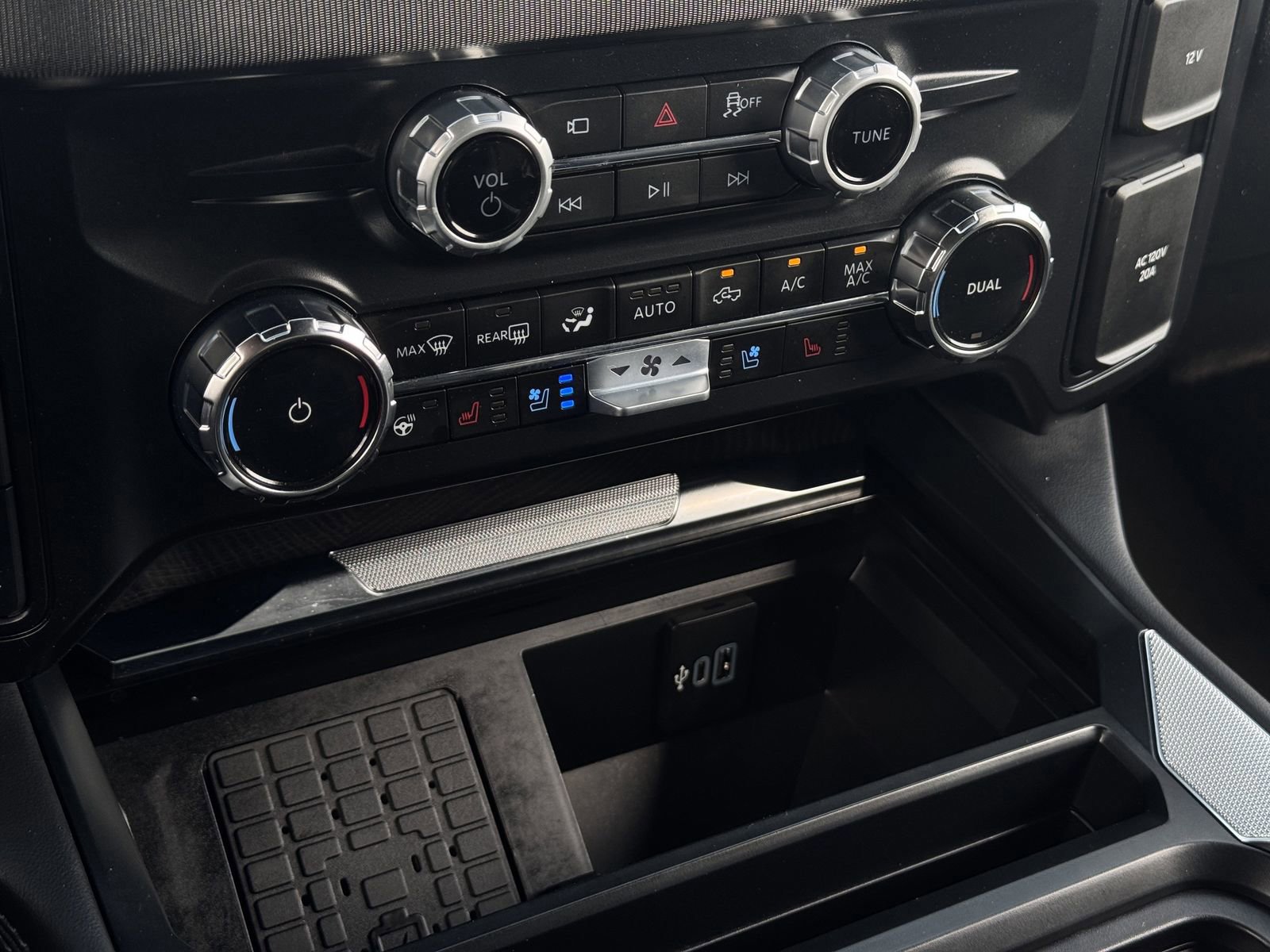 Certified 2025 Ford F250 Platinum AWD/4WD image 23