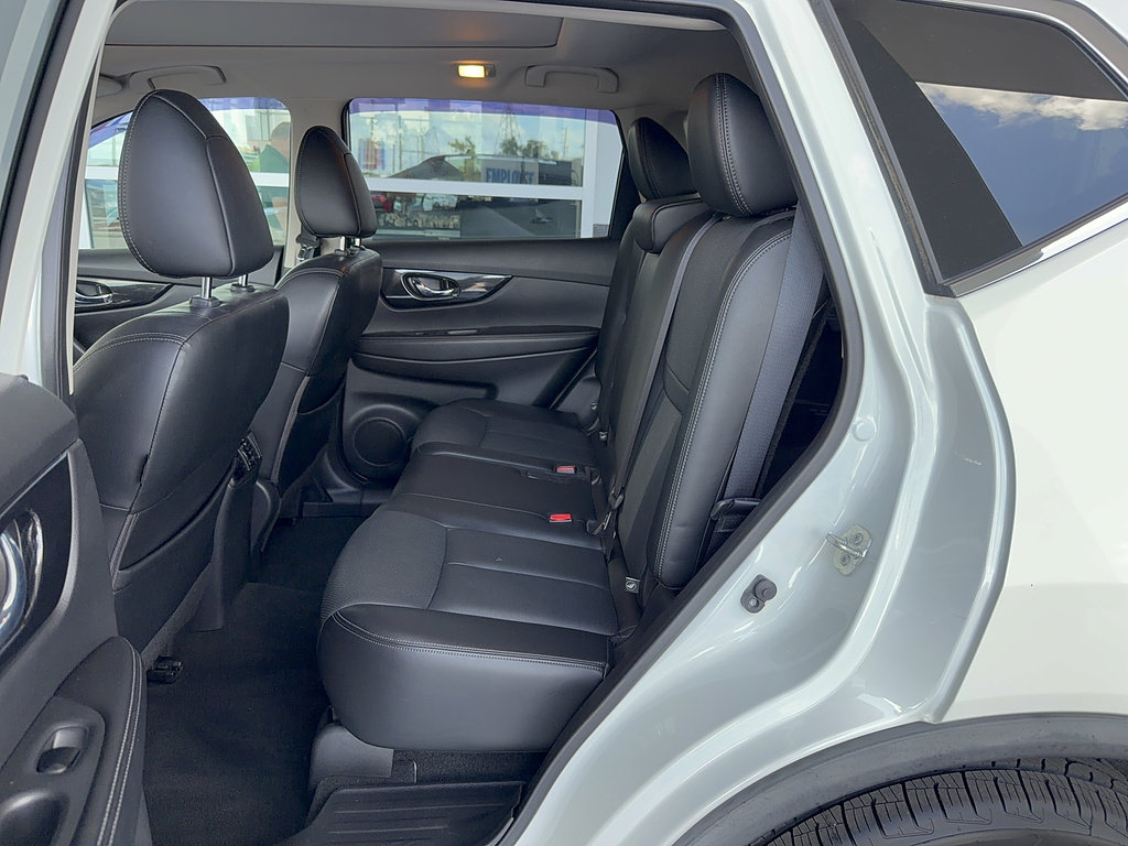 Used 2018 Nissan Rogue SL w/ Premium Package FWD image 12
