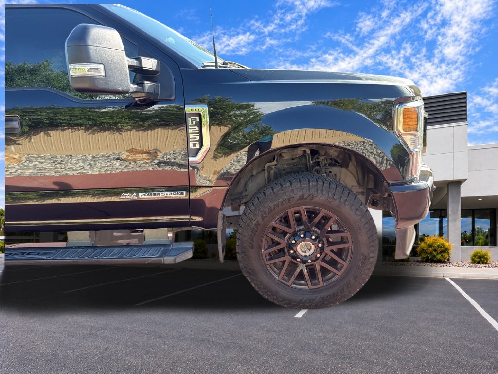 Certified 2022 Ford F250 XLT w/ Black Appearance Package AWD/4WD image 32
