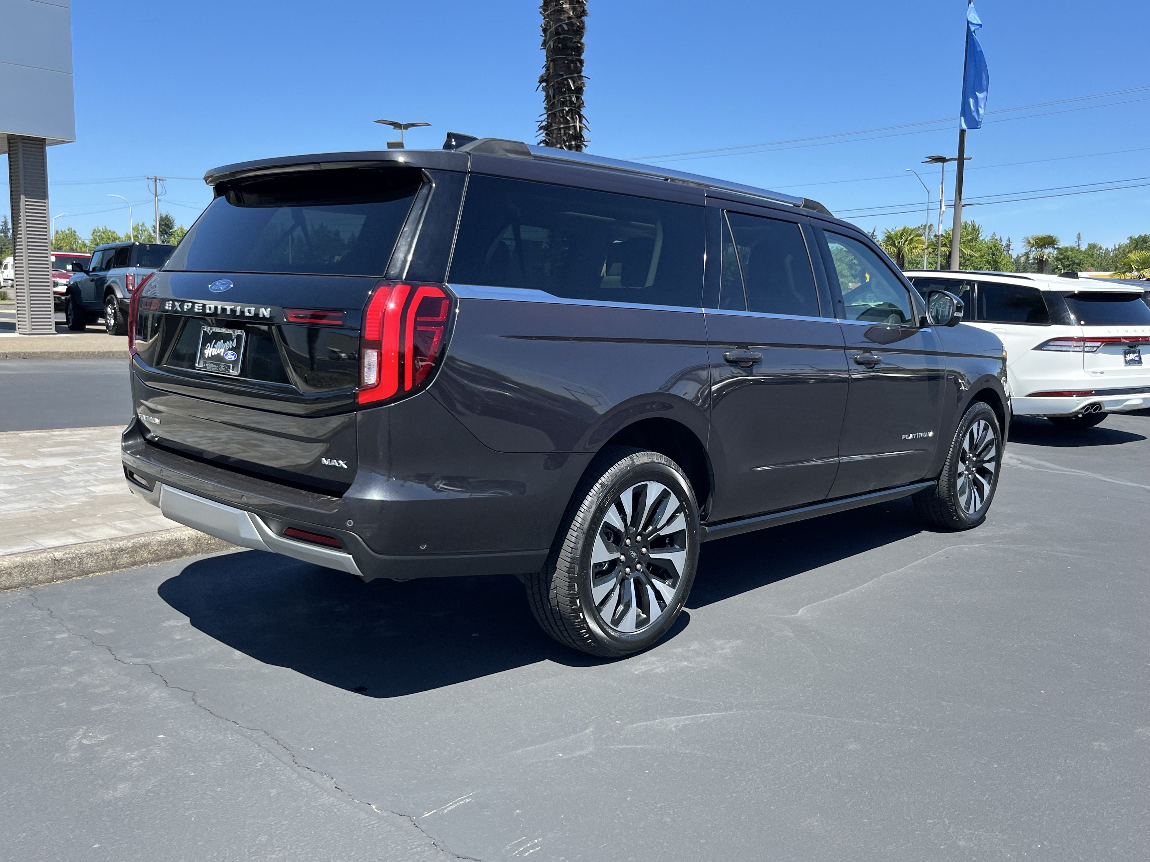 Certified 2025 Ford Expedition Max Platinum w/ Driver's Package AWD/4WD image 3