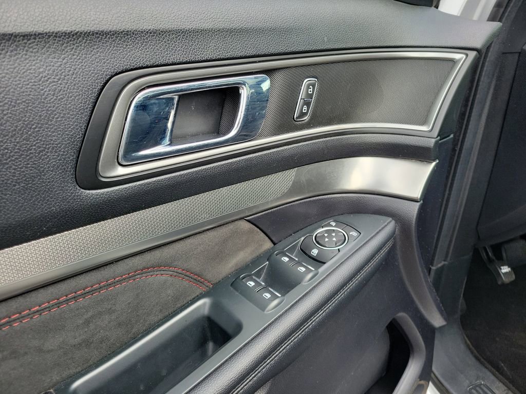 Certified 2021 Ford F150 XLT w/ Equipment Group 302A High image 19