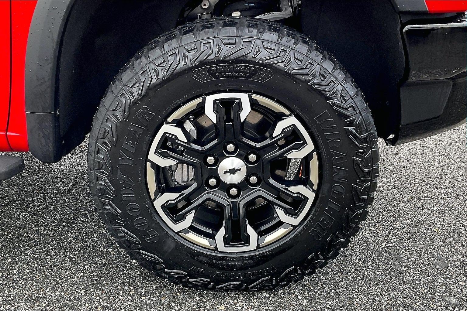 Used 2022 Chevrolet Silverado 1500 ZR2 w/ Technology Package AWD/4WD image 9