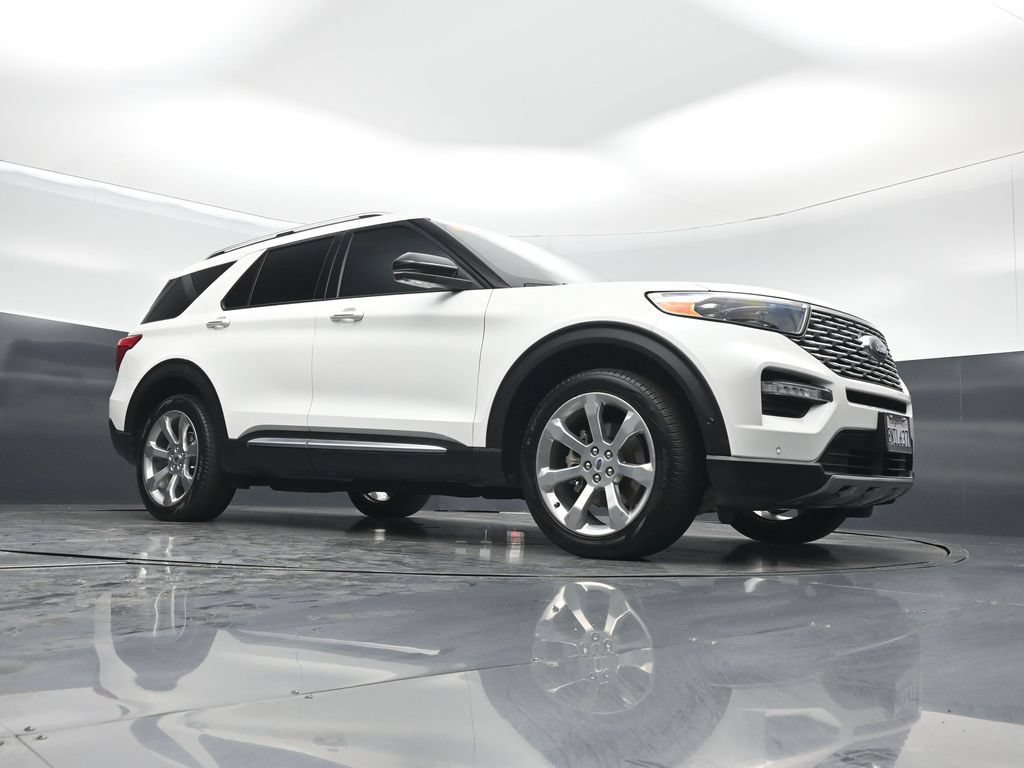 Certified 2020 Ford Explorer Platinum w/ Premium Technology Package AWD/4WD image 4