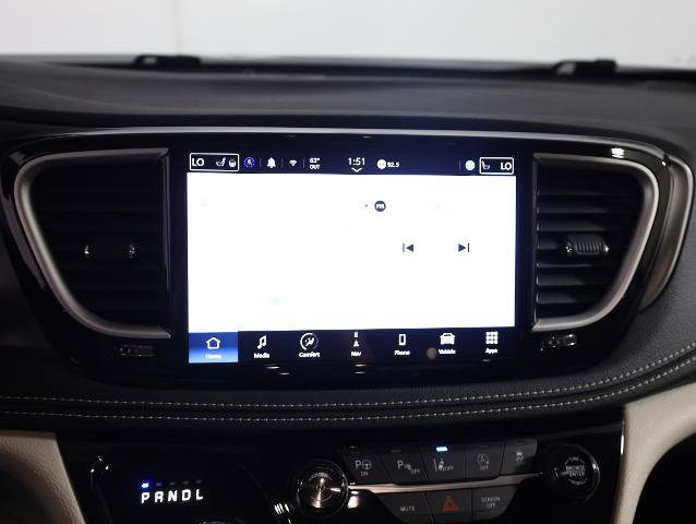 Used 2022 Chrysler Pacifica Touring-L w/ Uconnect Theater Family Group AWD/4WD image 16