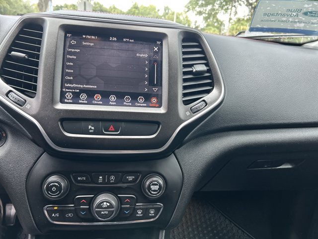 Used 2019 Jeep Cherokee Trailhawk AWD/4WD image 25