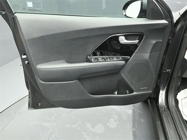 Used 2022 Kia Niro EX image 36
