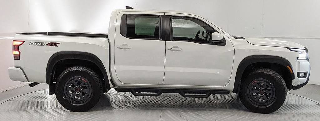 Used 2025 Nissan Frontier PRO-4X AWD/4WD image 2