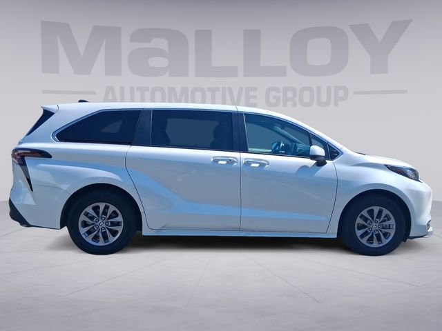 Used 2023 Toyota Sienna XLE FWD image 6