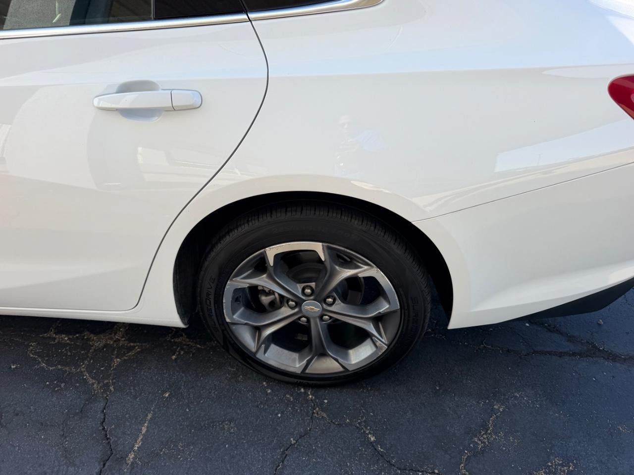 Used 2024 Chevrolet Malibu LT FWD image 6