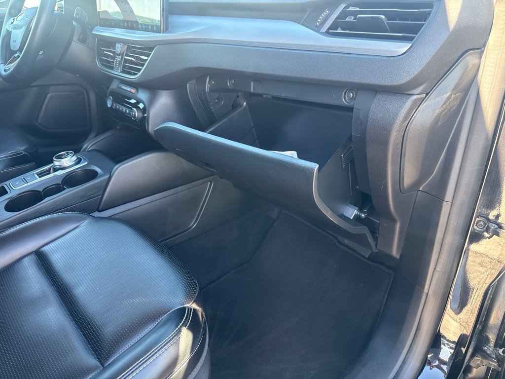 Certified 2024 Ford Escape Platinum AWD/4WD image 52