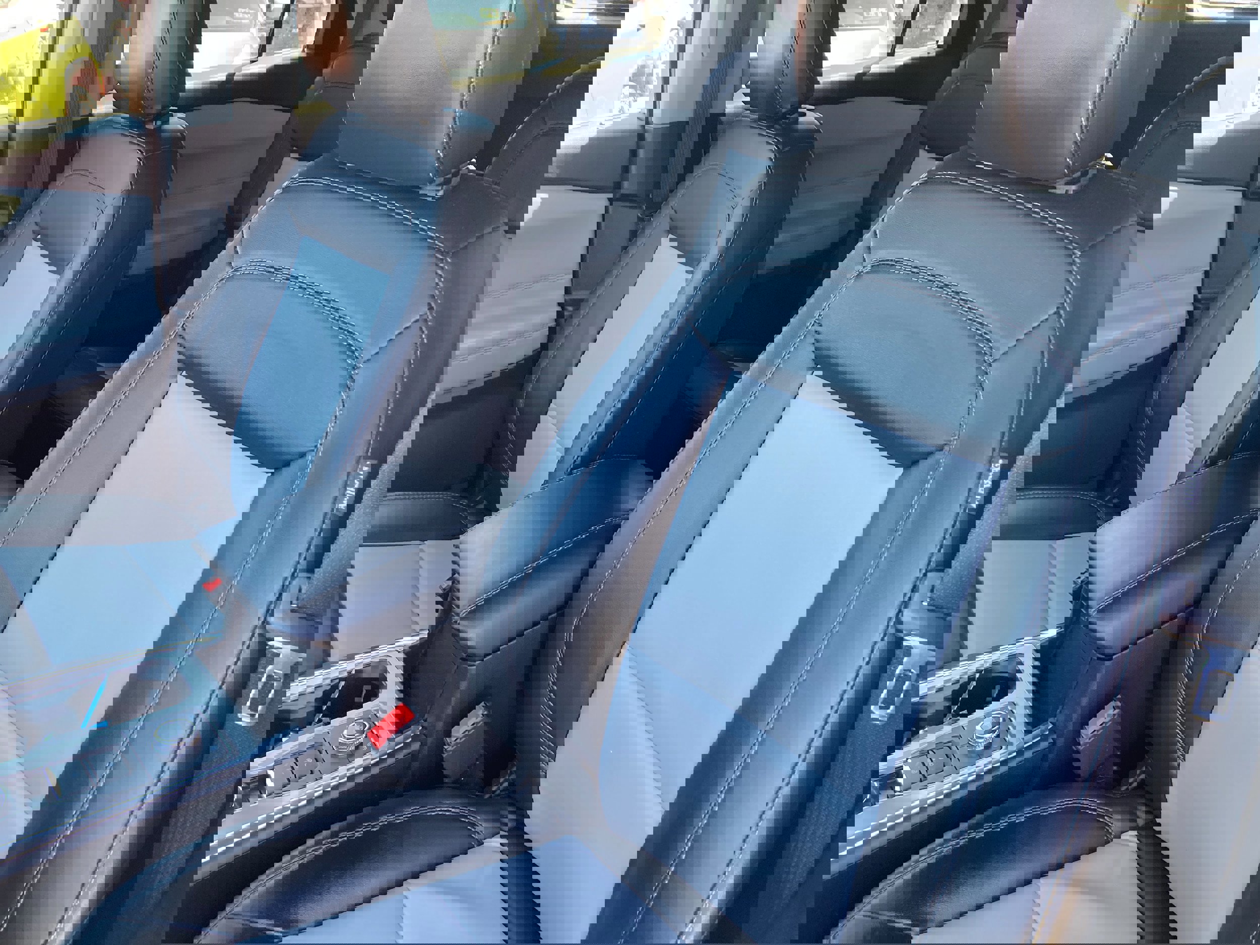 Certified 2022 Ford Explorer XLT w/ Equipment Group 202A image 7