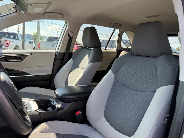 Used 2020 Toyota RAV4 XLE AWD/4WD image 15