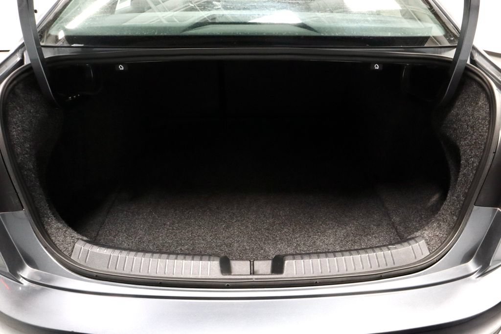 Used 2025 Volkswagen Jetta SE FWD image 14