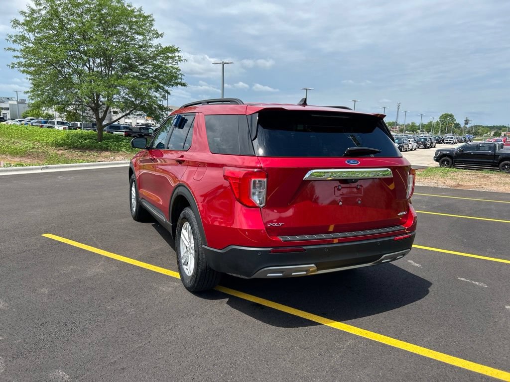 Certified 2024 Ford Explorer XLT w/ Equipment Group 202A AWD/4WD image 9