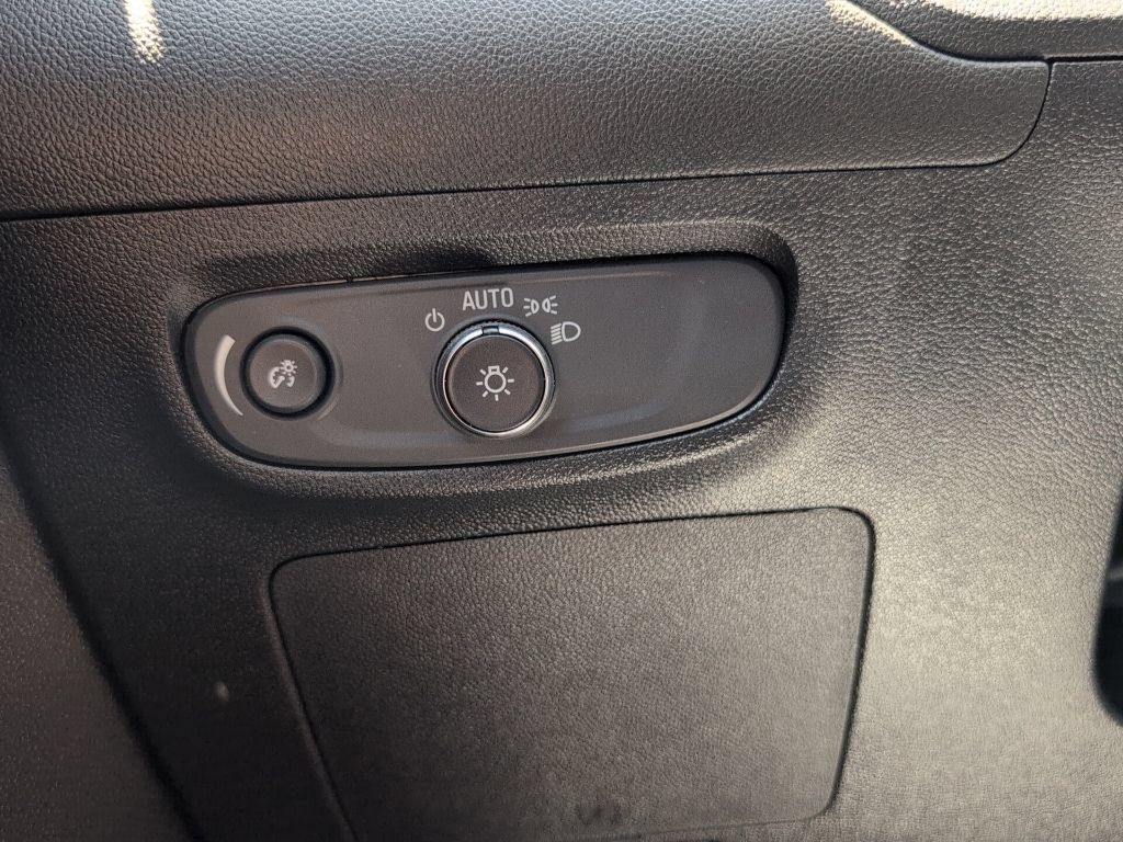 Used 2025 Buick Encore GX Sport Touring w/ Advanced Technology Package FWD image 25