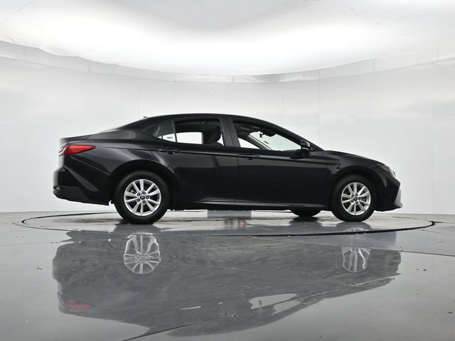 Used 2025 Toyota Camry LE FWD image 31