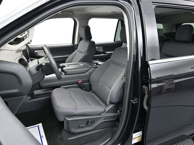 Certified 2025 Ford Expedition Active image 11