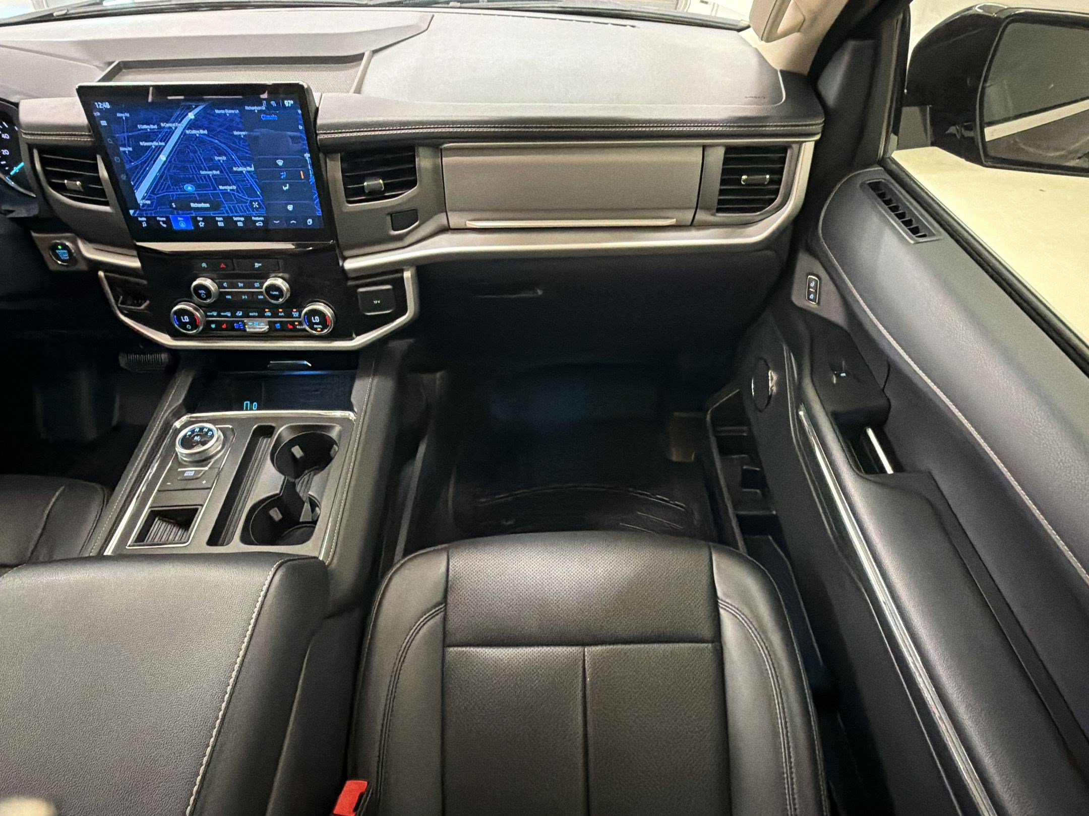 Certified 2024 Ford Expedition XLT RWD image 30