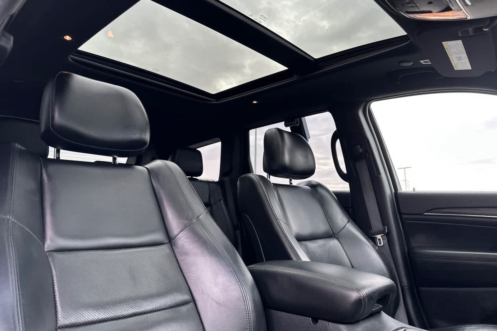 Used 2019 Jeep Grand Cherokee Limited w/ Luxury Group II AWD/4WD image 17