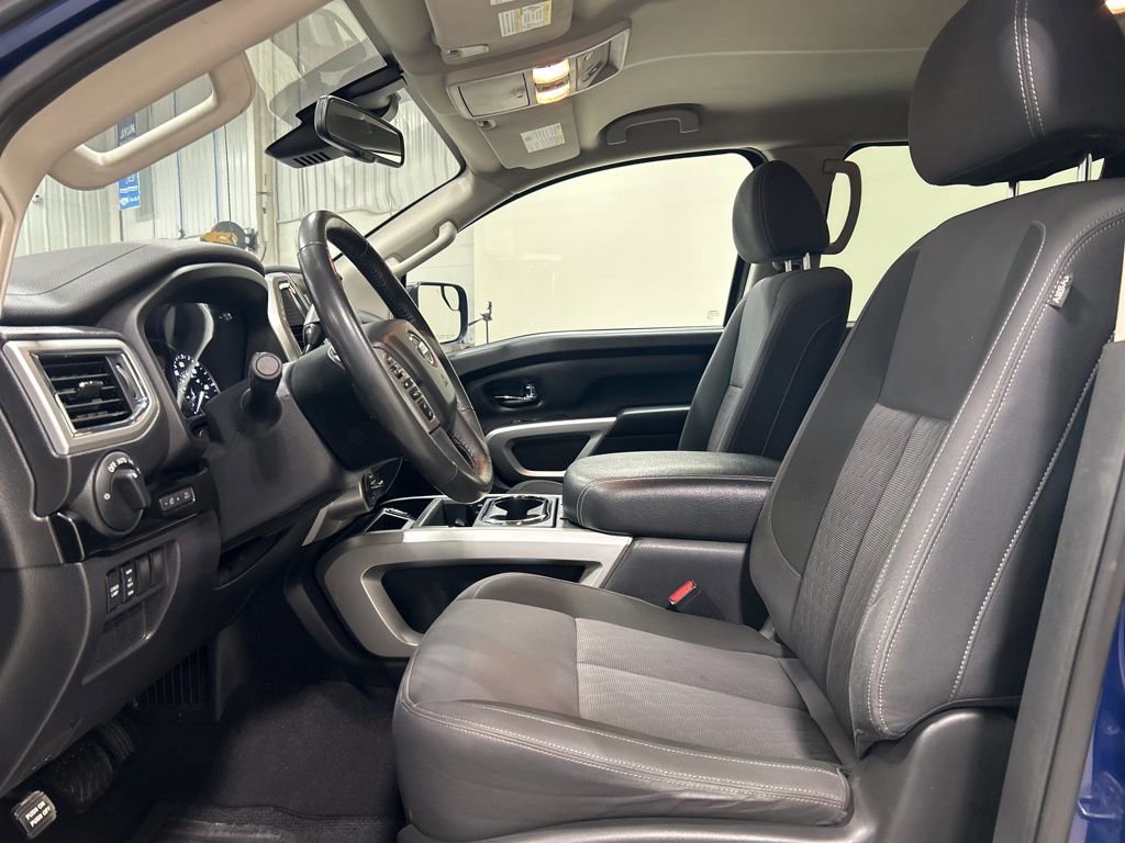 Used 2020 Nissan Titan SV w/ SV Convenience Package image 10