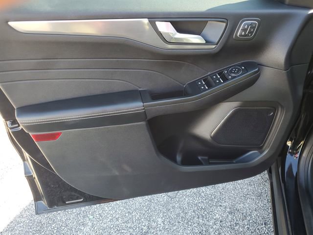 Certified 2022 Ford Escape Titanium w/ Class II Trailer Tow Package image 20