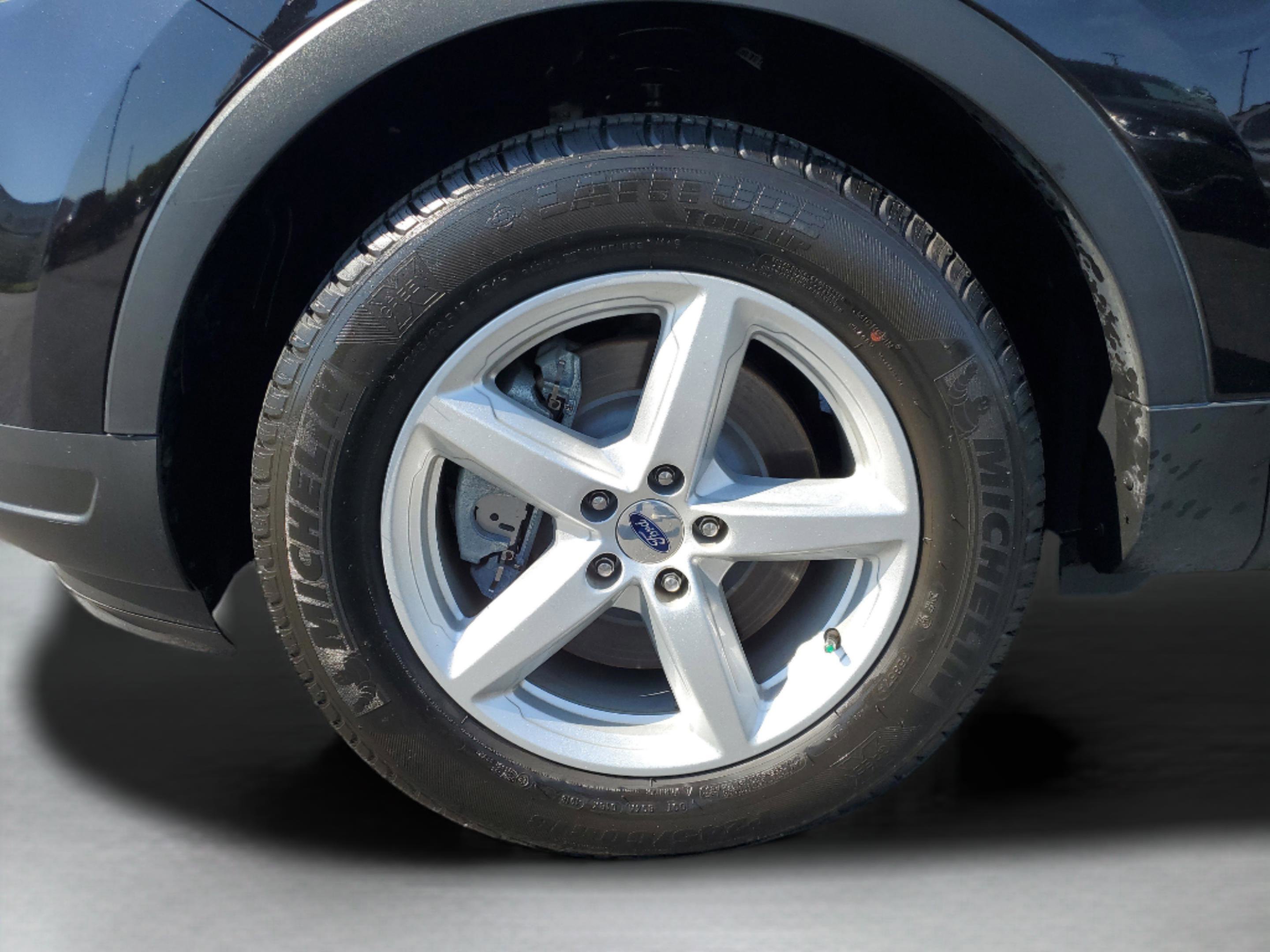 Certified 2019 Ford Explorer XLT w/ Equipment Group 201A FWD image 31