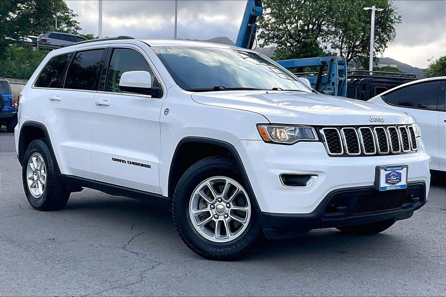 Used 2019 Jeep Grand Cherokee Laredo AWD/4WD image 21