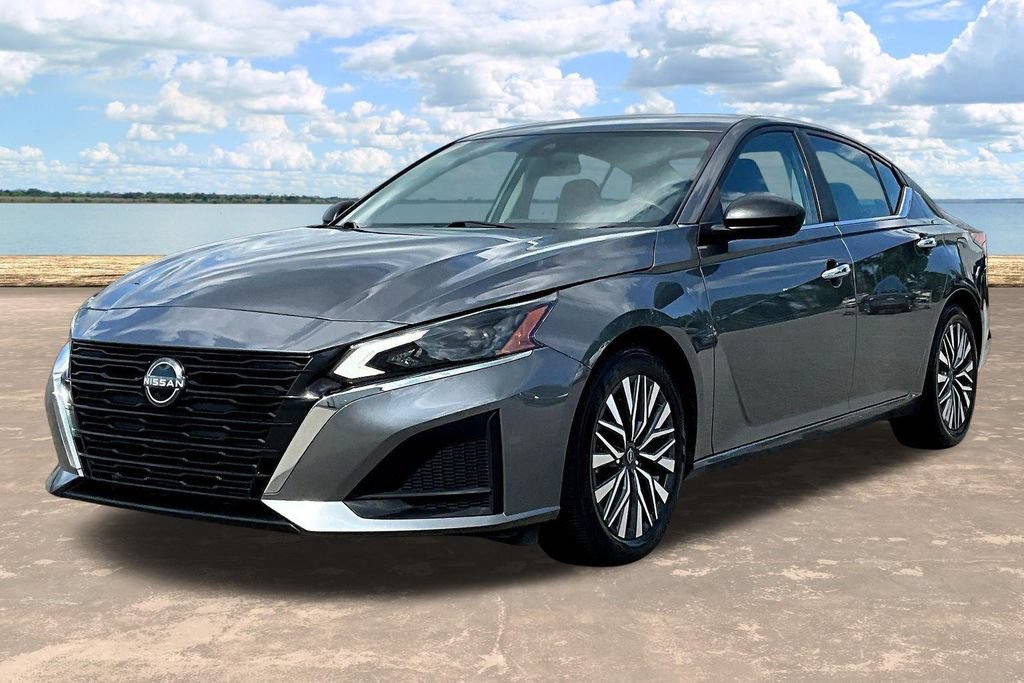 Used 2024 Nissan Altima 2.5 SV FWD image 4