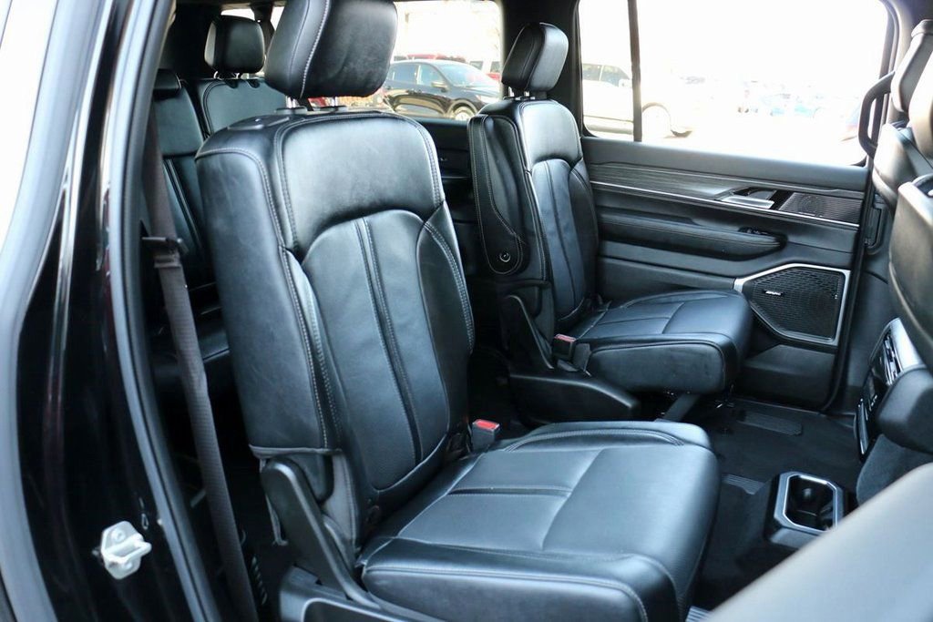 Used 2024 Jeep Wagoneer L Series II image 30