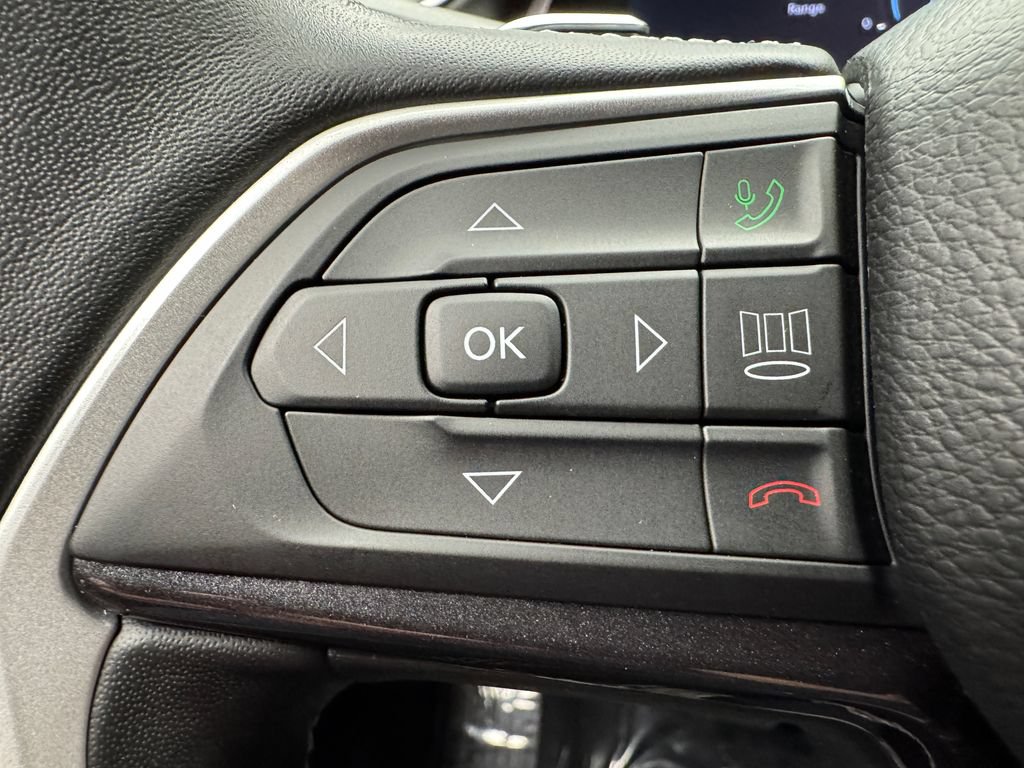 Used 2022 Jeep Grand Cherokee Altitude AWD/4WD image 14